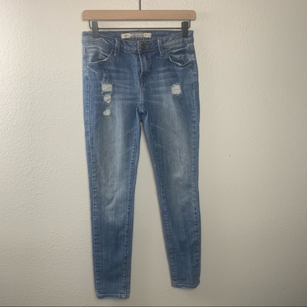 I&M- blue slightly ripped premium jeans mid rise